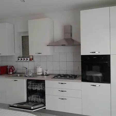 Apartment Viskovo