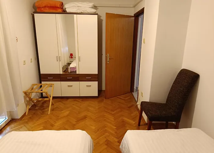 Apartment Viskovo アパート *