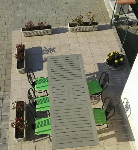 Apartment Viskovo アパート Viskovo