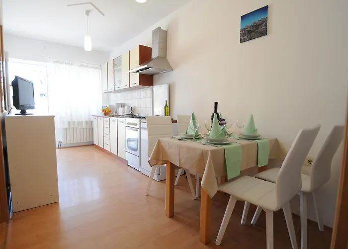 Apartment Viskovo アパート Viskovo